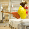 tanec - Věrka Ondrašíková v obchodním domě IKEA v oddělení matrací